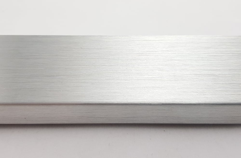 Struktur Design auf unterschiedlichen Buntmetallen: Kupfer, Bronze, Messing